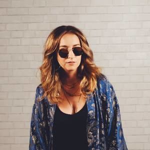 Meet your Posher, Carrie